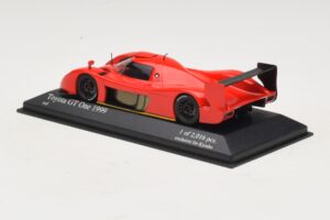 Toyota GT-One TS020 Street Czerwony Minichamps 1:43 433991603 Metal — zdjęcie 3 z 5