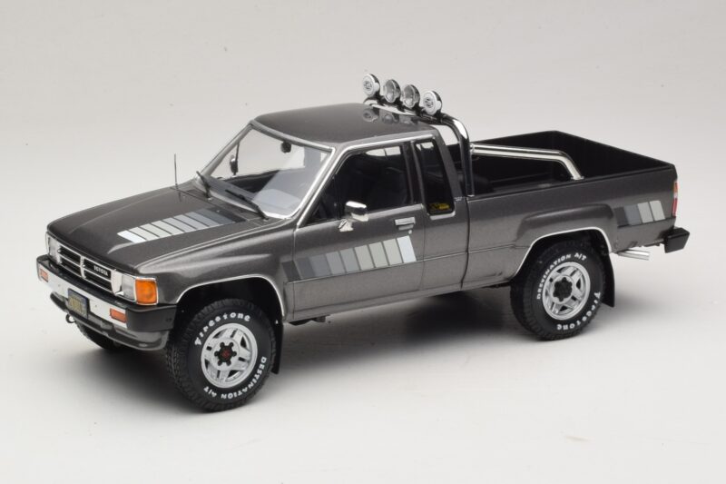 Toyota Hilux N50 Xtra Cab 4x4 Szary Metalik KK-Scale 1:18 KKDC181563 Metal