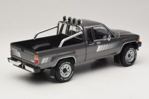 Toyota Hilux N50 Xtra Cab 4x4 Szary Metalik KK-Scale 1:18 KKDC181563 Metal — zdjęcie 2 z 6