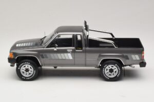 Toyota Hilux N50 Xtra Cab 4x4 Szary Metalik KK-Scale 1:18 KKDC181563 Metal — zdjęcie 3 z 6