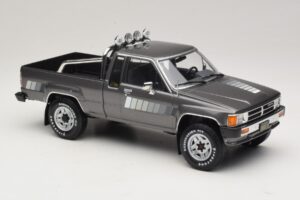 Toyota Hilux N50 Xtra Cab 4x4 Szary Metalik KK-Scale 1:18 KKDC181563 Metal — zdjęcie 4 z 6