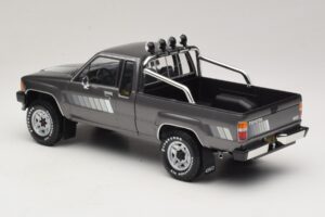 Toyota Hilux N50 Xtra Cab 4x4 Szary Metalik KK-Scale 1:18 KKDC181563 Metal — zdjęcie 5 z 6
