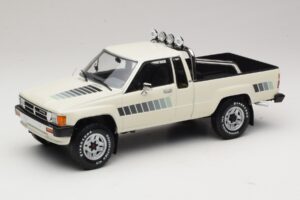 Toyota Hilux N50 Xtra Cab 4x4 Biały KK-Scale 1:18 KKDC181564 Metal