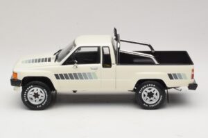 Toyota Hilux N50 Xtra Cab 4x4 Biały KK-Scale 1:18 KKDC181564 Metal — zdjęcie 3 z 6