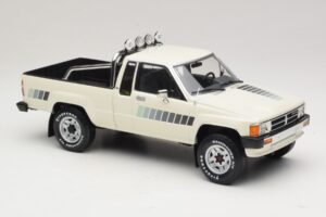 Toyota Hilux N50 Xtra Cab 4x4 Biały KK-Scale 1:18 KKDC181564 Metal — zdjęcie 4 z 6