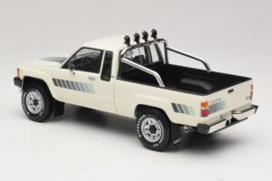 Toyota Hilux N50 Xtra Cab 4x4 Biały KK-Scale 1:18 KKDC181564 Metal — zdjęcie 5 z 6