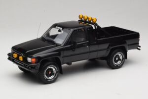 Toyota Hilux N60 SR5 Back to the Future II Czarny Połysk Otto 1:18 OT481 Żywica