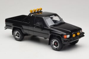 Toyota Hilux N60 SR5 Back to the Future II Czarny Połysk Otto 1:18 OT481 Żywica — zdjęcie 4 z 6
