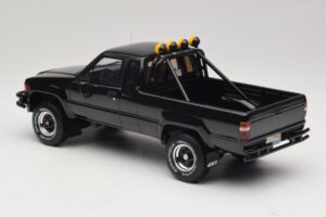 Toyota Hilux N60 SR5 Back to the Future II Czarny Połysk Otto 1:18 OT481 Żywica — zdjęcie 5 z 6