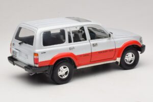 Toyota Land Cruiser J80 Srebrny Czerwony Road Legends 1:18 92098 Metal — zdjęcie 3 z 8