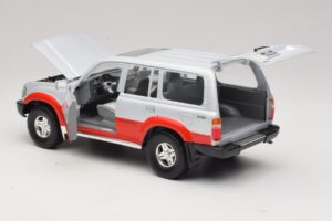 Toyota Land Cruiser J80 Srebrny Czerwony Road Legends 1:18 92098 Metal — zdjęcie 5 z 8