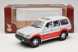 Toyota Land Cruiser J80 Srebrny Czerwony Road Legends 1:18 92098 Metal — zdjęcie 8 z 8