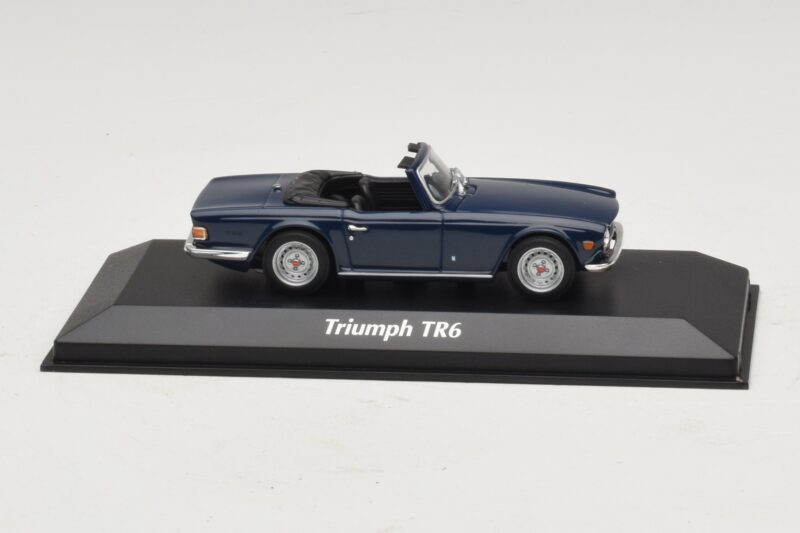 Triumph TR6 Ciemnoniebieski Maxichamps 1:43 Triumph TR6 Ciemnoniebieski Maxichamps 1:43 940132570 Metal