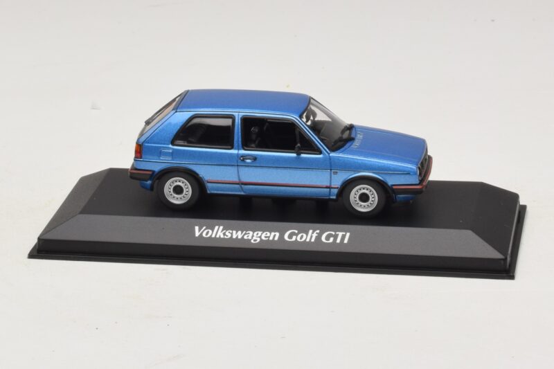 Volkswagen Golf GTI Mk2 Niebieski Metalik Maxichamps 1:43 Volkswagen Golf GTI Mk2 Niebieski Metalik Maxichamps 1:43 940054120 Metal
