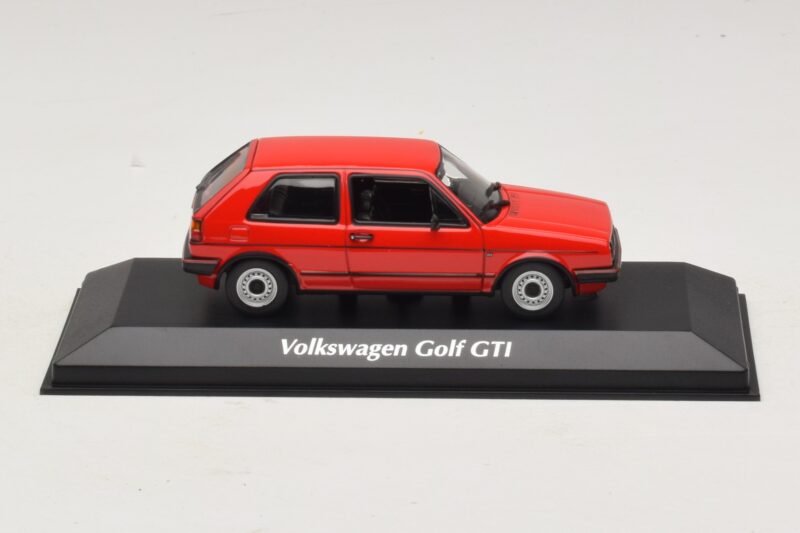 Volkswagen Golf GTI Mk2 Czerwony Maxichamps 1:43 Volkswagen Golf GTI Mk2 Czerwony Maxichamps 1:43 940054121 Metal