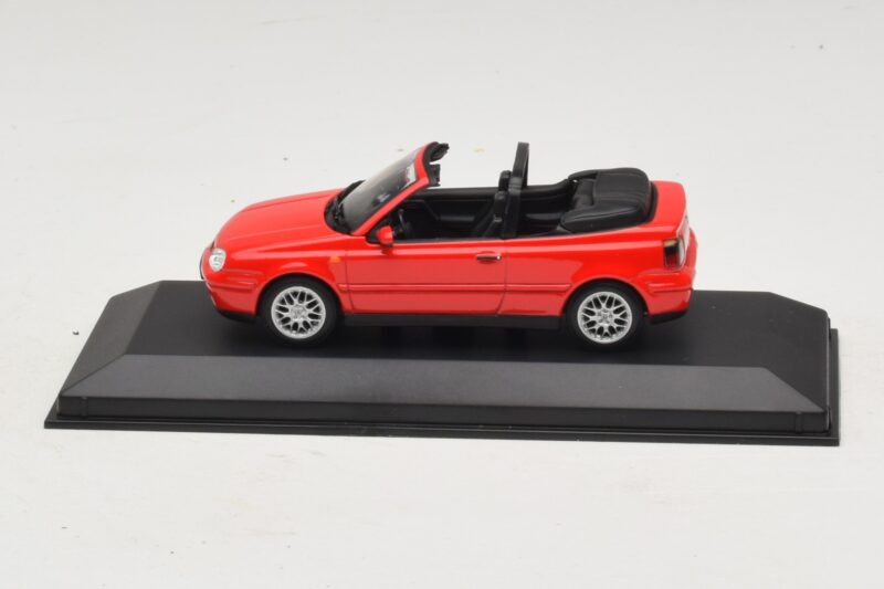 Volkswagen Golf Mk4 Kabriolet Czerwony Edycja Dealerska Minichamps 1:43 GOLF006 Metal