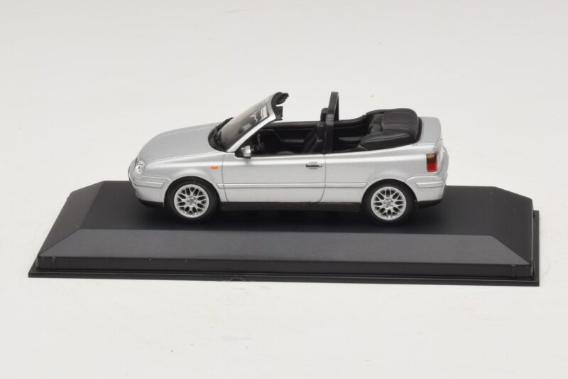 Volkswagen Golf Mk4 Kabriolet Srebrny Edycja Dealerska Minichamps 1:43 Volkswagen Golf Mk4 Kabriolet Srebrny Edycja Dealerska Minichamps 1:43 GOLF004 Metal