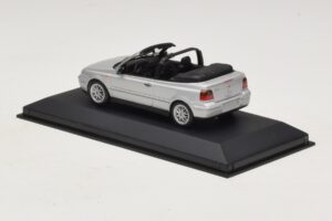Volkswagen Golf Mk4 Kabriolet Srebrny Edycja Dealerska Minichamps 1:43 GOLF004 Metal — zdjęcie 3 z 5