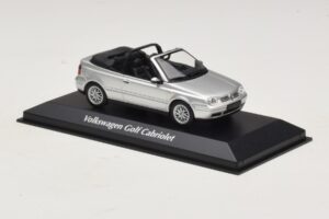 Volkswagen Golf Mk4 Kabriolet Srebrny Maxichamps 1:43 940058331 Metal — zdjęcie 3 z 5