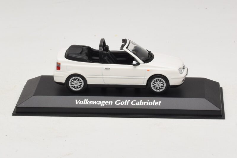 Volkswagen Golf Mk4 Kabriolet Biały Maxichamps 1:43 Volkswagen Golf Mk4 Kabriolet Biały Maxichamps 1:43 940058330 Metal