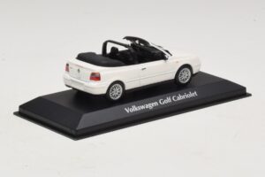 Volkswagen Golf Mk4 Kabriolet Biały Maxichamps 1:43 940058330 Metal — zdjęcie 2 z 5