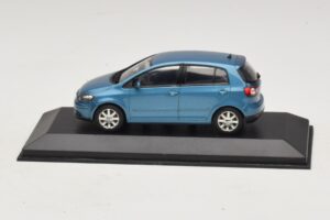 Volkswagen Golf Plus Mk5 Niebieski Metalik Zastępcze Pudełko Minichamps 1:43 Volkswagen Golf Plus Mk5 Niebieski Metalik Zastępcze Pudełko Minichamps 1:43 GOLF02-R1 Metal