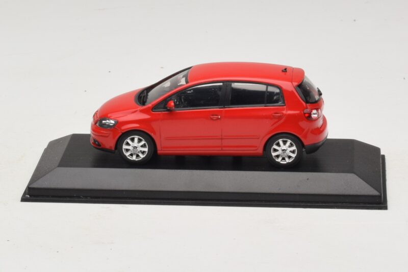 Volkswagen Golf Plus Mk5 Tornado Red Zastępcze Pudełko Minichamps 1:43 821911110-R1 Metal
