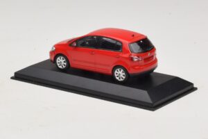 Volkswagen Golf Plus Mk5 Tornado Red Zastępcze Pudełko Minichamps 1:43 821911110-R1 Metal — zdjęcie 3 z 5