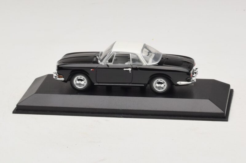 Volkswagen Karmann Ghia Czarny z białym dachem Minichamps 1:43 430050224 Metal