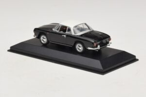Volkswagen Karmann Ghia Czarny z białym dachem Minichamps 1:43 430050224 Metal — zdjęcie 3 z 5