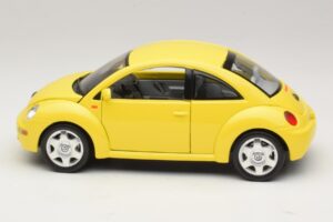 Volkswagen New Beetle A4 Żółty Bburago 1:18 3302 Metal — zdjęcie 4 z 8