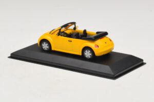 Volkswagen New Beetle Kabriolet Żółty Minichamps 1:43 BEETLE002 Metal — zdjęcie 3 z 5
