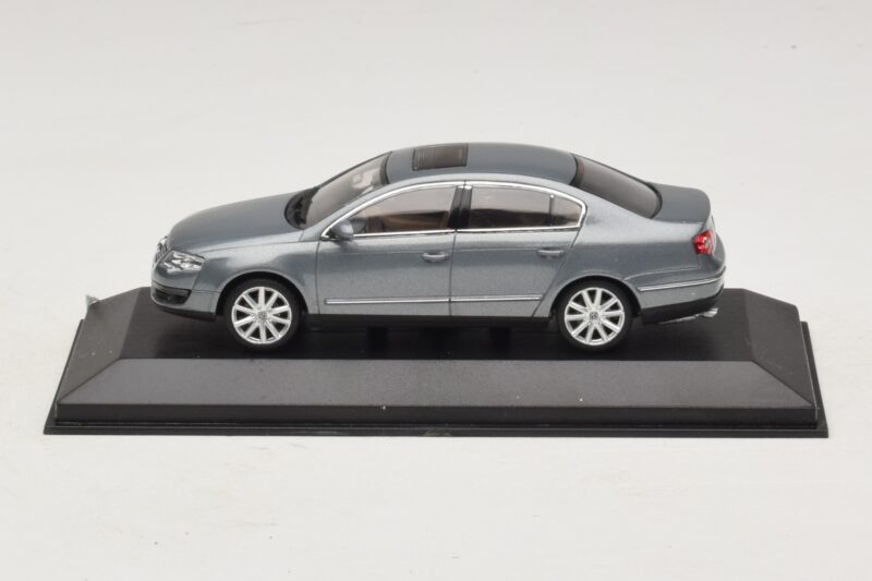 Volkswagen Passat B6 Szary Metalik Minichamps 1:43 Volkswagen Passat B6 Szary Metalik Minichamps 1:43 PASSAT006 Metal