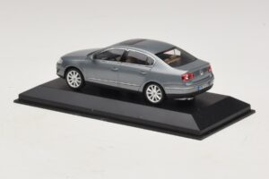 Volkswagen Passat B6 Szary Metalik Minichamps 1:43 PASSAT006 Metal — zdjęcie 3 z 5