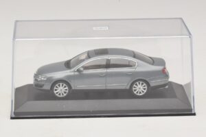 Volkswagen Passat B6 Szary Metalik Minichamps 1:43 PASSAT006 Metal — zdjęcie 4 z 5