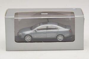 Volkswagen Passat B6 Szary Metalik Minichamps 1:43 PASSAT006 Metal — zdjęcie 5 z 5