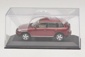 Volkswagen Touareg 7L Czerwony Minichamps 1:43 TOUAREG003 Metal — zdjęcie 4 z 5