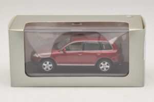 Volkswagen Touareg 7L Czerwony Minichamps 1:43 TOUAREG003 Metal — zdjęcie 5 z 5