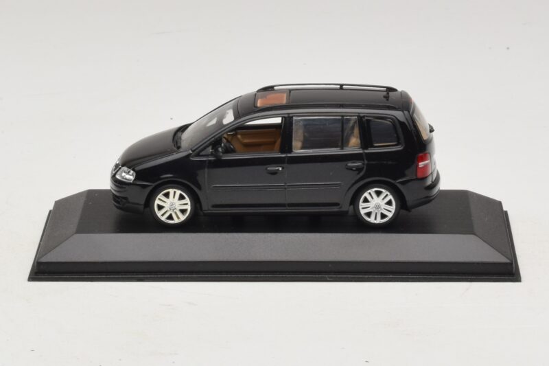 Volkswagen Touran 1T Czarny Minichamps 1:43 TOURAN005 Metal