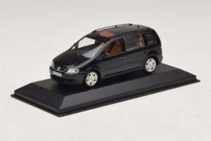 Volkswagen Touran 1T Czarny Minichamps 1:43 TOURAN005 Metal — zdjęcie 2 z 5