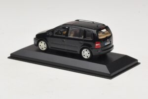 Volkswagen Touran 1T Czarny Minichamps 1:43 TOURAN005 Metal — zdjęcie 3 z 5