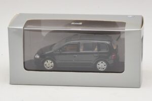 Volkswagen Touran 1T Czarny Minichamps 1:43 TOURAN005 Metal — zdjęcie 5 z 5