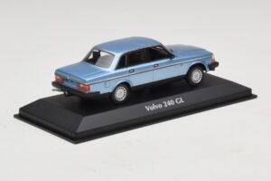 Volvo 240 GL Blue Metallic Maxichamps 1:43 940171400 Metal — zdjęcie 2 z 5