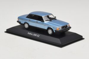 Volvo 240 GL Blue Metallic Maxichamps 1:43 940171400 Metal — zdjęcie 3 z 5