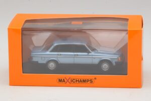 Volvo 240 GL Blue Metallic Maxichamps 1:43 940171400 Metal — zdjęcie 5 z 5