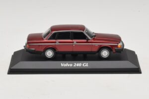 Volvo 240 GL Dark Red Metallic Maxichamps 1:43 940171401 Metal