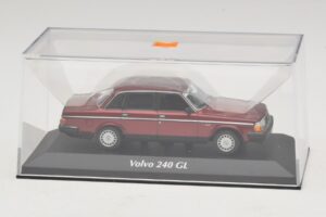 Volvo 240 GL Dark Red Metallic Maxichamps 1:43 940171401 Metal — zdjęcie 4 z 5