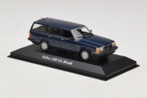 Volvo 240 GL Kombi Ciemnoniebieski Maxichamps 1:43 940171412 Metal — zdjęcie 3 z 5