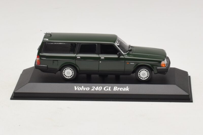 Volvo 240 GL Kombi Ciemnozielony Maxichamps 1:43 Volvo 240 GL Kombi Ciemnozielony Maxichamps 1:43 940171411 Metal