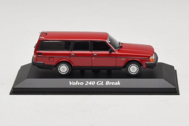 Volvo 240 GL Kombi Czerwony Maxichamps 1:43 940171410 Metal
